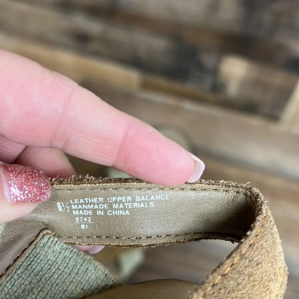 EURO‎ TREKKERS Women's US Size 6.5 Strappy Suede Flat Sandals